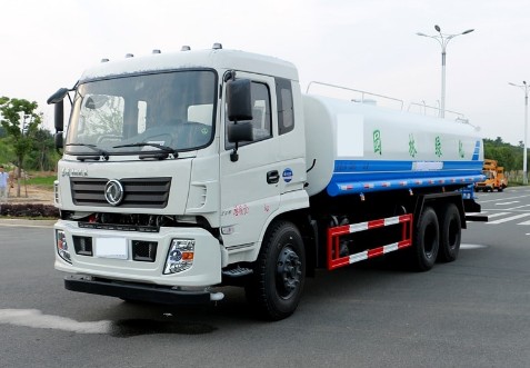 20噸灑水車報價表_東風(fēng)專底后雙橋20噸綠化灑水車廠家價格