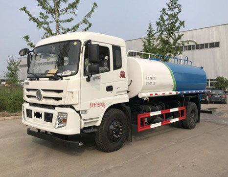 15方灑水車一天租金多少_東風(fēng)御虎15噸綠化灑水車廠家價格