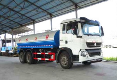 20方灑水車筒體厚度標(biāo)準(zhǔn)_重汽豪沃T5G-20噸綠化灑水車廠家價格