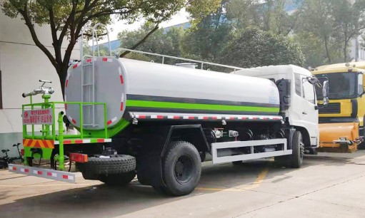 12方東風(fēng)天錦帶除雪滾刷灑水車(chē)圖片 12方東風(fēng)天錦帶除雪滾刷灑水車(chē)圖片