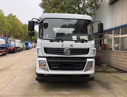 15噸灑水車型號及價格_國六15方東風(fēng)隨專D913綠化灑水車廠家價格
