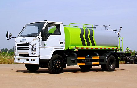 5噸灑水車尺寸_國六江鈴新順達(dá)5方綠化灑水車廠家價(jià)格