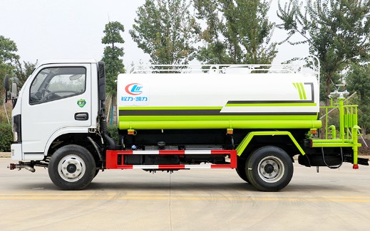 5噸灑水車參數(shù)_國(guó)六5噸東風(fēng)小福瑞卡綠化灑水車廠家價(jià)格